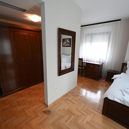 Hotel "Jkc Banja Luka" Exteriör bild