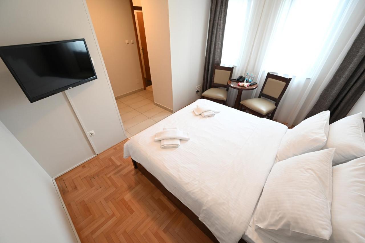 Hotel "Jkc Banja Luka" Exteriör bild