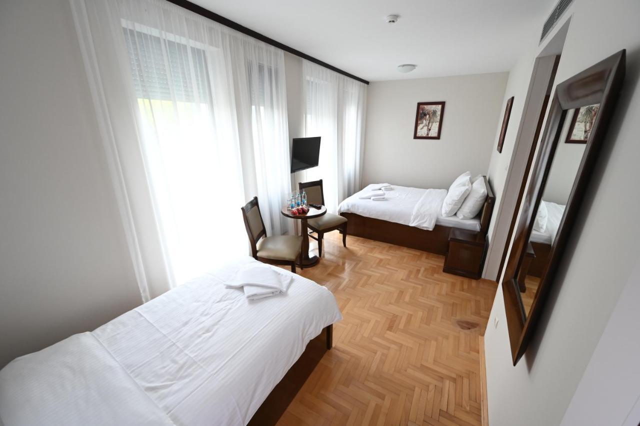 Hotel "Jkc Banja Luka" Exteriör bild