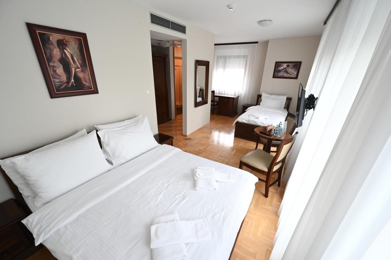 Hotel "Jkc Banja Luka" Exteriör bild