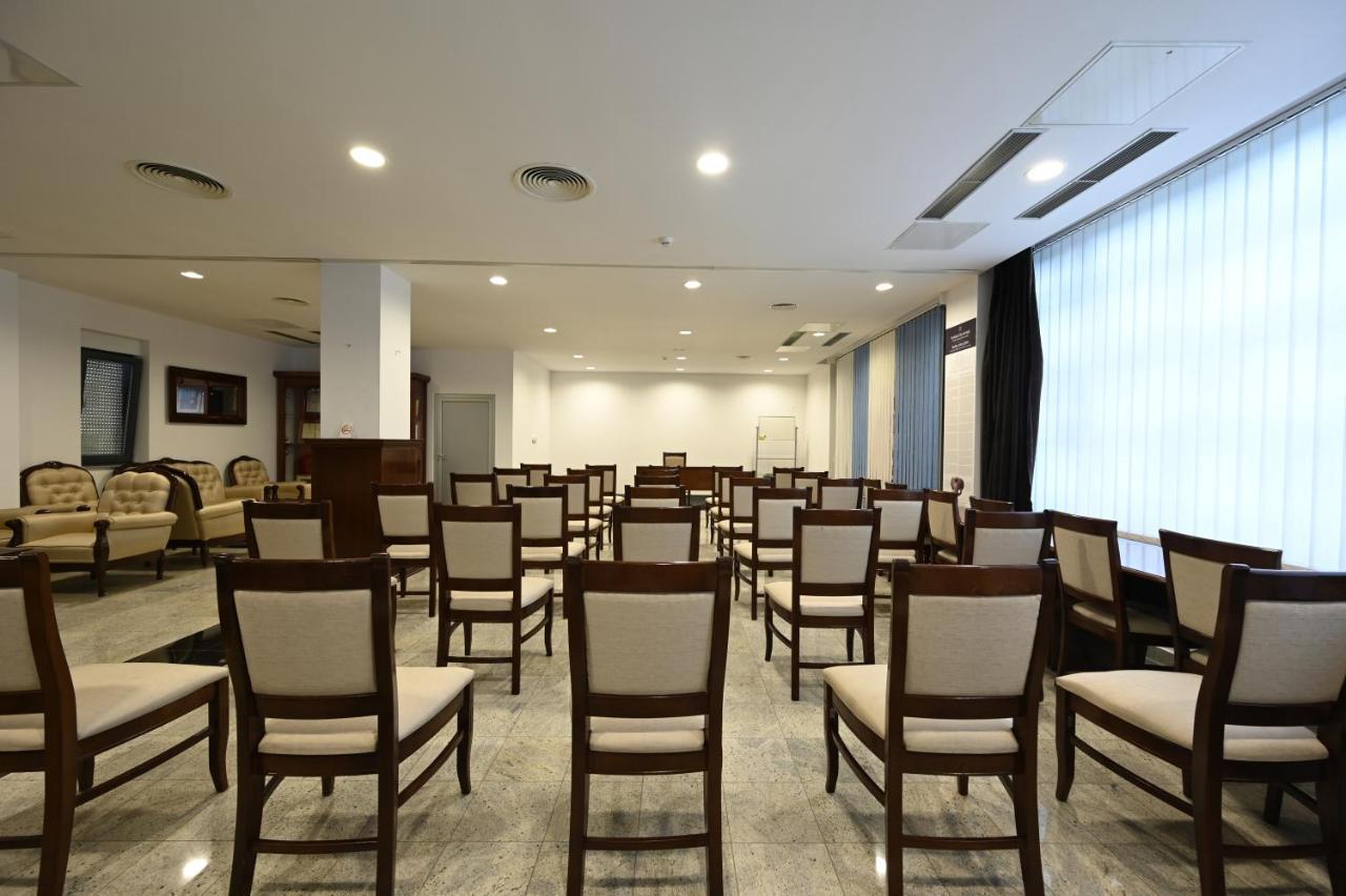 Hotel "Jkc Banja Luka" Exteriör bild