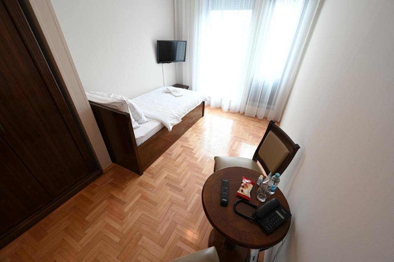 Hotel "Jkc Banja Luka" Exteriör bild